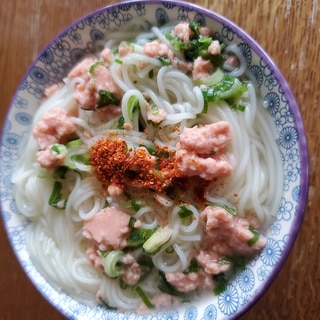 鮭フレークとネギのにゅうめん